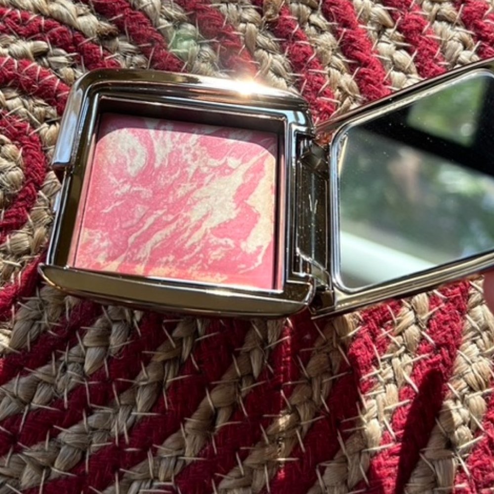 Hourglass Ambient Lighting Blush in Diffused Heat
